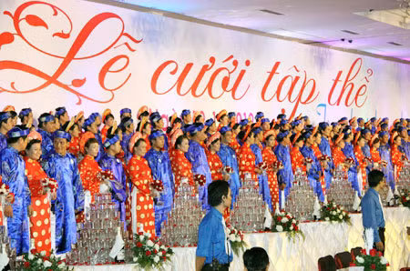 120 cặp tân lang, tân nương tại buổi cử hành hôn lễ ngày 12/12.