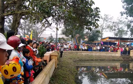 Cầu rùa ở Chợ Đình Bích La.