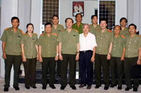 Đại tướng Trần Đại Quang, Ủy viên Bộ Chính trị, Bộ trưởng Bộ Công an cùng đoàn công tác, lãnh đạo Tỉnh ủy và Công an tỉnh An Giang.