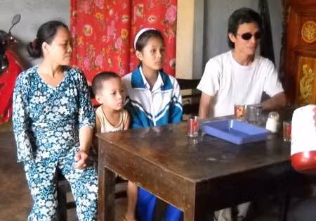 Gia đình nhỏ hạnh phúc của anh Lâm, Sáng.
