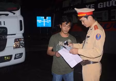CSGT Công an Phú Yên tăng cường kiểm tra xử lý vi phạm do lỗi chủ quan.