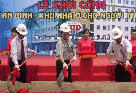 Đại diện UBND tỉnh, Tập đoàn HUD làm lễ động thổ khởi công xây dựng chung cư An Bình.
