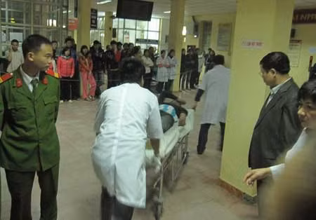 Khoa cấp cứu BV Saint Paul đông nghịt người.