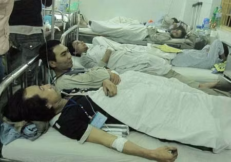 18 trường hợp bỏng nhẹ và ngạt khí được chuyển lên khoa bỏng.
