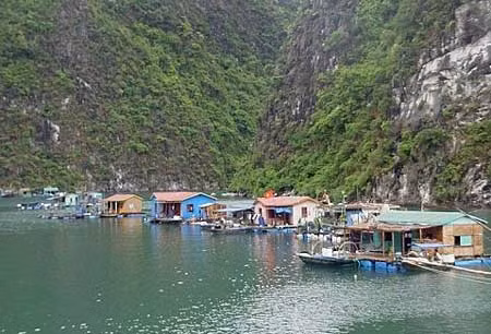 Những nhà bè thế này sẽ không còn tồn tại gây phản cảm trên vịnh Hạ Long.