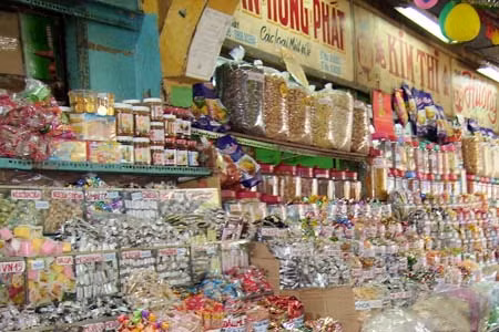 Nhiều mặt hàng nhái thương hiệu Việt Nam.