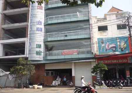 3 căn nhà 288 Lãnh Binh Thăng, Trường ĐHHV thuê đã tạm ngừng sửa chữa.