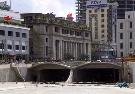 Miệng hầm Thủ Thiêm phía quận 1.