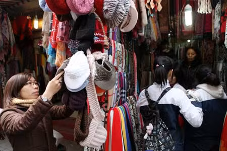 Thời trang mùa đông lên ngôi trong đợt rét kéo dài.