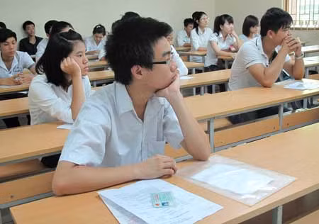 Thí sinh phải cân nhắc kỹ khi đặt bút đăng ký xét tuyển NV2.