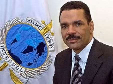 Tổng Thư ký Interpol Ronald Noble.
