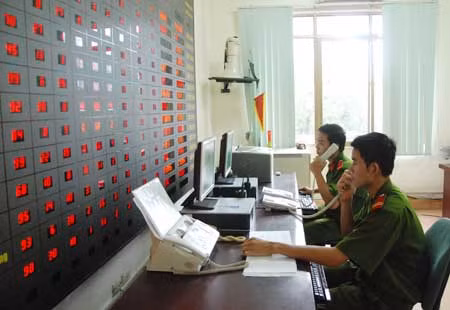 Tiếp nhận thông tin báo cháy tại Trung tâm 114.