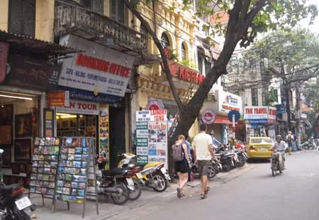 Tăng cường kiểm tra để ngừa vi phạm về niêm yết giá bằng ngoại tệ ở các điểm kinh doanh, công ty - văn phòng tour du lịch.