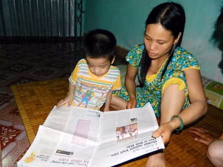 Hai mẹ con cháu Quân.