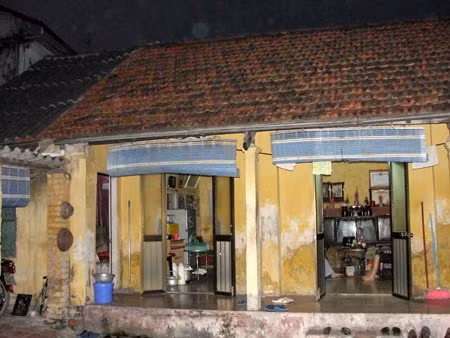Nhà bố mẹ chồng của Chinh tại xã Hữu Hòa, Thanh Trì.