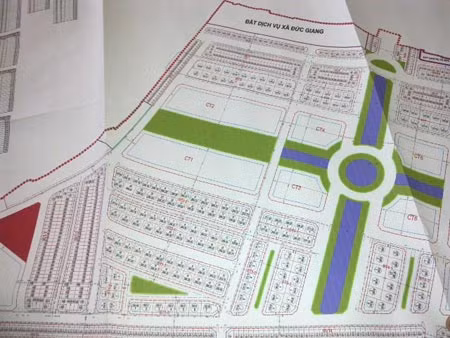 Khu đất dự án khu đô thị Nam 32 hiện vẫn là ruộng. Bản đồ lô đất mà sàn bất động sản đưa ra để chào khách.
