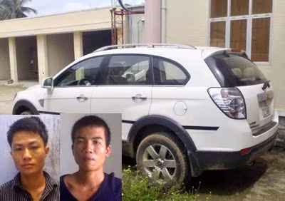 Trần Minh Tình và Đoàn Văn Hào cùng chiếc taxi được thu hồi.