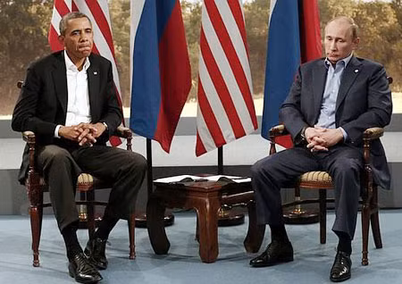 Tổng thống Nga Vladimir Putin (phải) và người đồng cấp Mỹ Barack Obama trong một lần gặp.