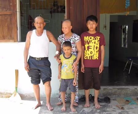 Gia đình anh Ôn - chị Nga hiện giờ.