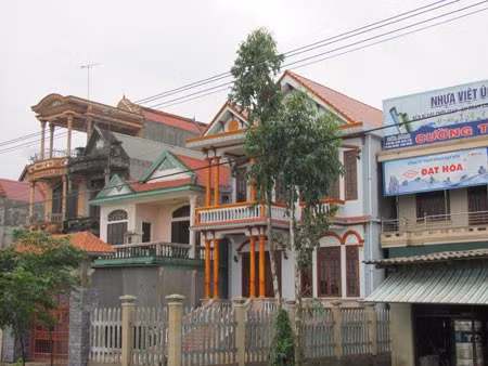 Người dân Lộc Bổn sang Lào làm ăn khi về quê đã xây được nhà tầng rất khang trang.