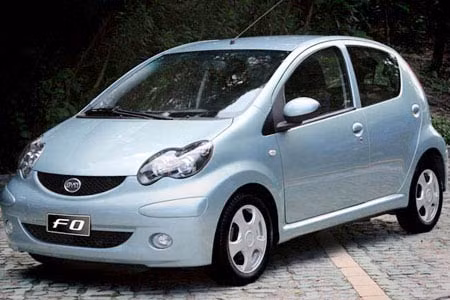 BYD F0 ăn cắp kiểu dáng từ chiếc Toyota Yago (theo Bloomberg).
