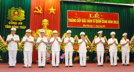Nhiều lãnh đạo Công an các Phòng, nghiệp vụ Công an tỉnh Đồng Tháp được thăng cấp hàm Đại tá trong đợt này.