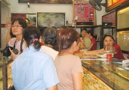 Người dân không nên mua vàng thời điểm này ảnh 1