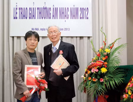 Trao giải Hội Nhạc sỹ 2012.