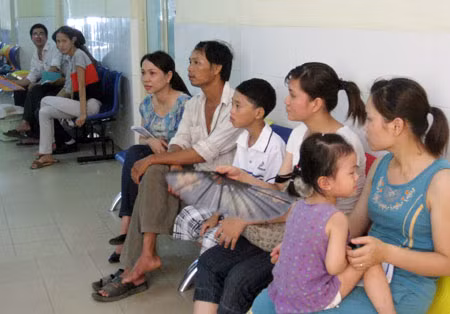 Nhiều trẻ đi tiêm nhưng không có vaccin.