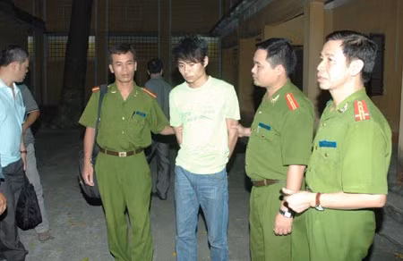 Đại tá Nguyễn Văn Dư và Đại tá Hồ Sỹ Tiến có mặt để chỉ đạo việc dẫn giải và hỏi cung đối tượng Lê Văn Luyện đêm 1/9.