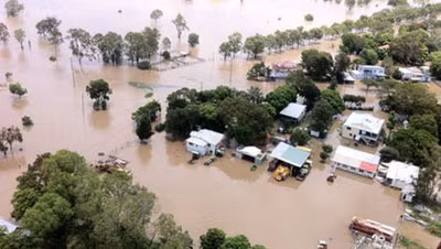 Trận lụt lịch sử ở Australia. Công nghiệp khai thác than đá của Australia bị ảnh hưởng nặng nề bởi trận lụt lịch sử hiện nay.