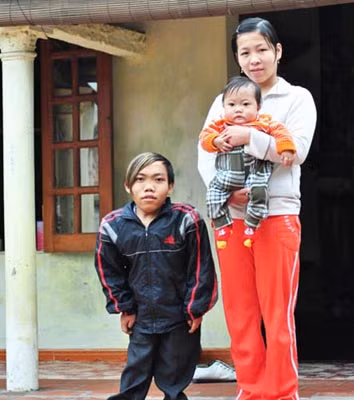 Thu và vợ con.