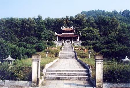 Khu tưởng niệm đại danh y Lê Hữu Trác.