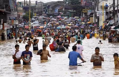 Thủ đô Manila Philipines chìm trong biển nước ảnh 1