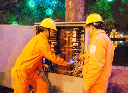 An toàn cấp điện của Hà Nội bị đe dọa vì các công trình chậm tiến độ.