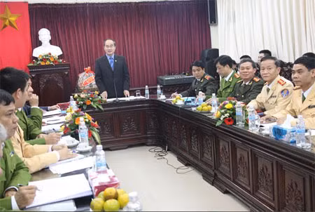 Chủ tịch Ủy ban Trung ương Mặt trận Tổ quốc Việt Nam Nguyễn Thiện Nhân phát biểu tại buổi làm việc. Ảnh Việt Hưng.