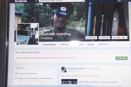 Tùng Lâm đã đưa nhiều hình ảnh lực lượng Công an truy bắt tội phạm lên trang Face-book nickname: "Nước mắt hoa hồng" của mình để tạo lòng tin cho các nạn nhân.