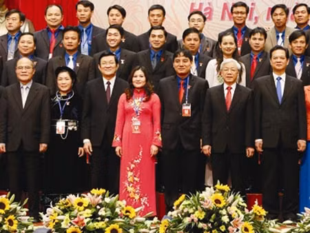 Lãnh đạo Đảng và Nhà nước chụp ảnh chung cùng các đại biểu dự Đại hội Đoàn toàn quốc lần thứ X.