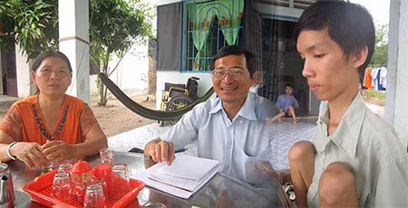 Hùng và bố mẹ bức xúc trước việc "đòi lại dâu".