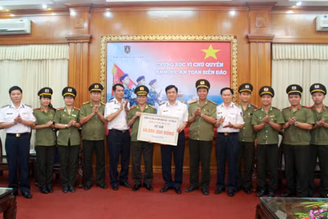 Trường Cao đẳng ANND 1 ủng hộ lực lượng Cảnh sát biển 50 triệu đồng ảnh 1