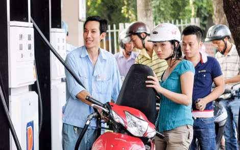 Người dân vẫn còn ngần ngại sử dụng xăng sinh học thay vì xăng truyền thống. Ảnh minh họa: Thiện Hoàng.