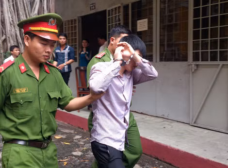 Bị cáo Sơn sau phiên xử.