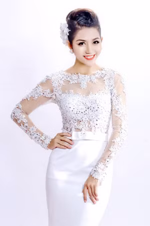 MC Én Bạc Trà Mi.