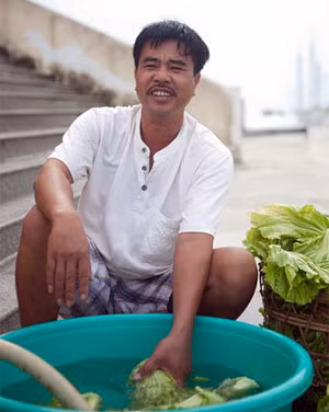 Anh Tiến, người gác đèn biển Trường Sa từ năm 1994.
