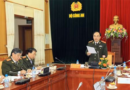 Trung tướng Bùi Quang Bền, Ủy viên Trung ương Đảng, Thứ trưởng Bộ Công an, Trưởng Ban chỉ đạo Tổng kết, phát biểu chỉ đạo tại phiên họp.