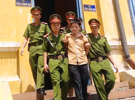 Bị cáo sau phiên tòa.