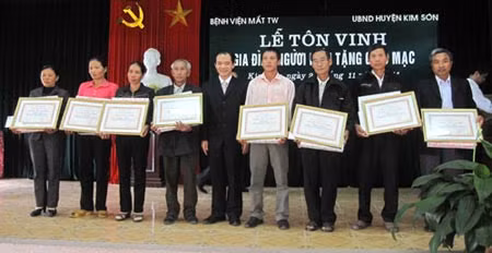 Nghĩa cử hiến giác mạc của người Công giáo ảnh 1