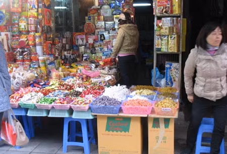 Thực phẩm Tết “nhiều không” bán tràn lan ảnh 1