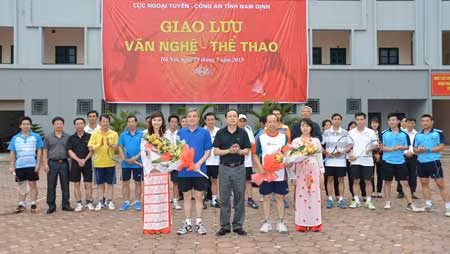 Cục Ngoại tuyến - Công an tỉnh Nam Định: Giao lưu văn nghệ - thể thao ảnh 1