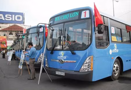 Đầu tư "bộn tiền" để chuyển đổi xe buýt sang chạy gas ảnh 1